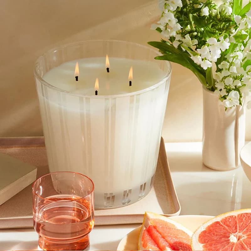 10 Popular Spring Scents for Your Candle Collection