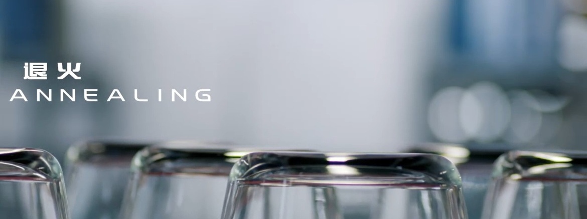 Glass containers during Feemio's annealing process